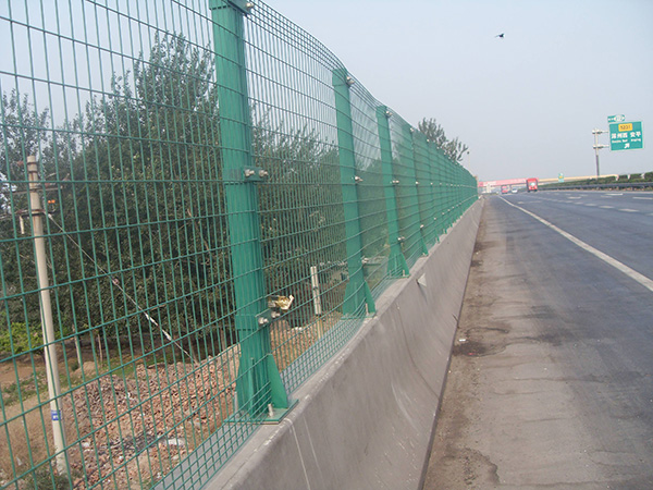 公路护栏图片1